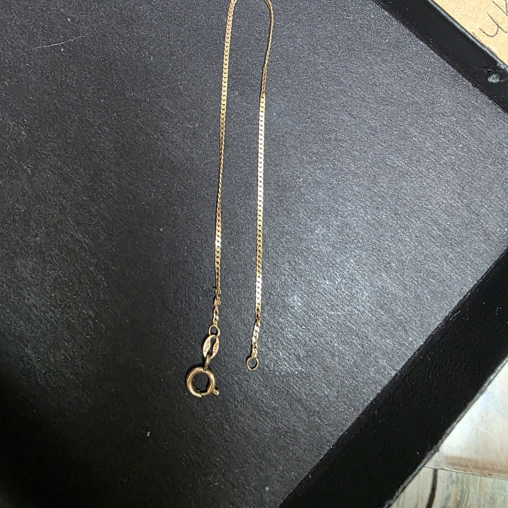 B319 14k Herringbone Chain Bracelet. 7.5”